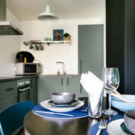 Daines Oase, Ruhig, Tiefgarage, Terrasse, Nahe Duesseldorf